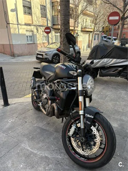 Ducati Monster 821 – Vista 3