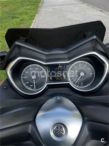 Yamaha XMAX 300 – Vista 7