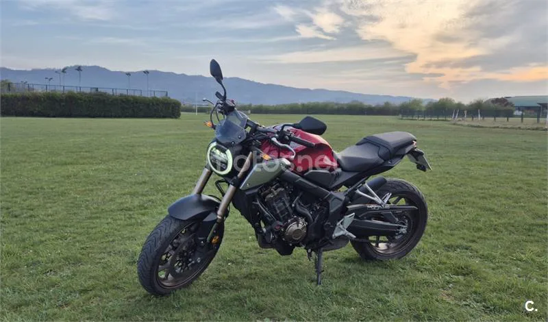 Honda CB 650 R – Vista 11