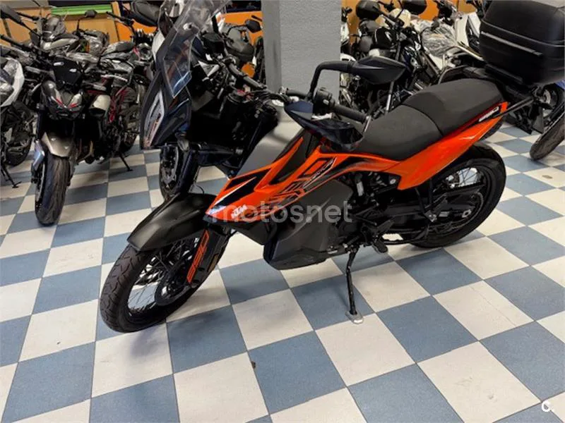 KTM 890 – Vista 3