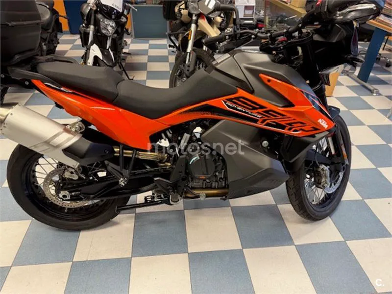 KTM 890 – Vista 8