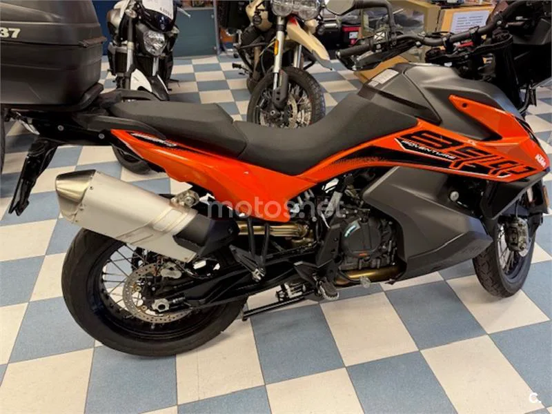KTM 890 – Vista 9