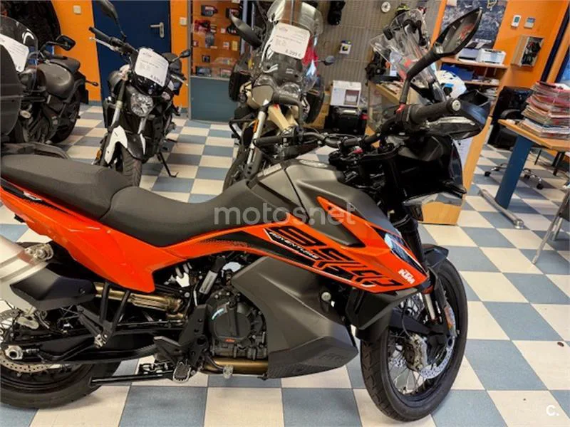 KTM 890 – Vista 10