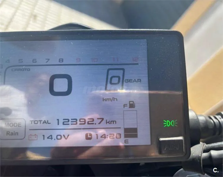 CFMOTO 300NK – Vista 3