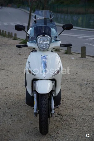 Piaggio Beverly Sport Touring 350 – Vista 3