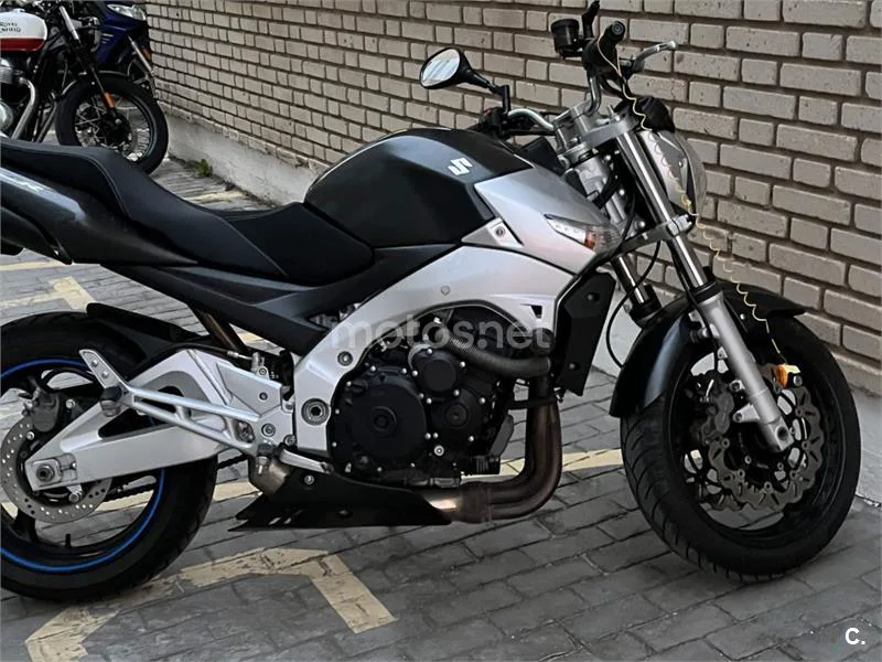 Suzuki GSR 600 – Vista 3