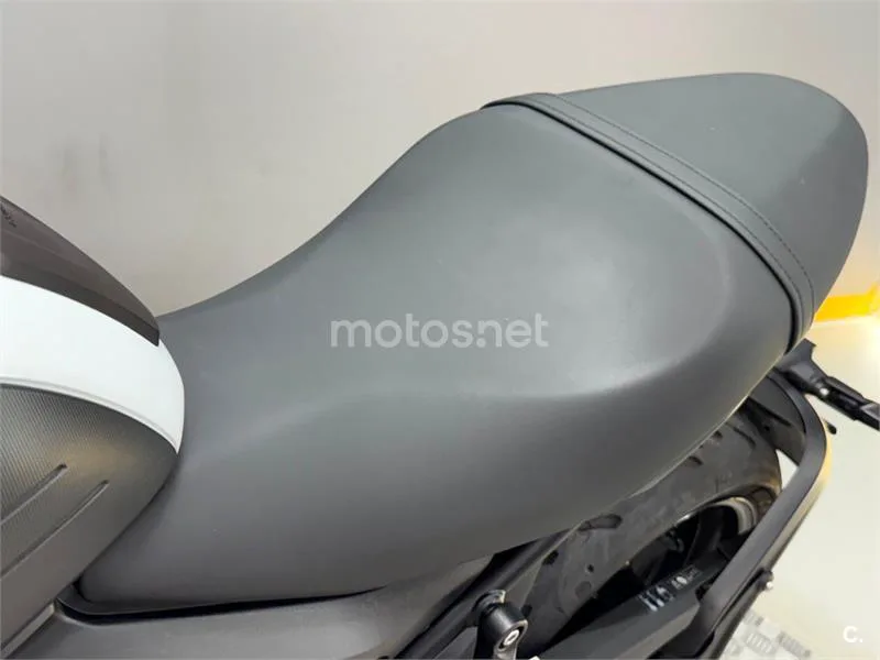 Triumph Trident 660 – Vista 15