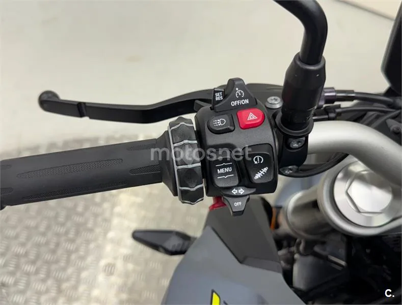 BMW F 900 R – Vista 3