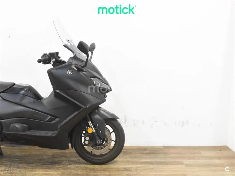Yamaha TMAX – Vista 4