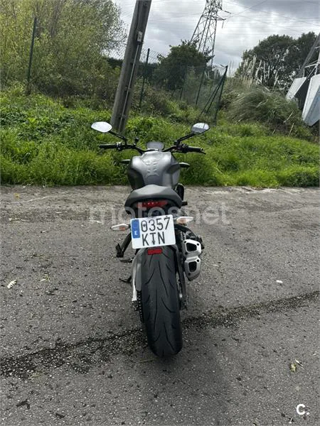 Ducati Monster 821 – Vista 3