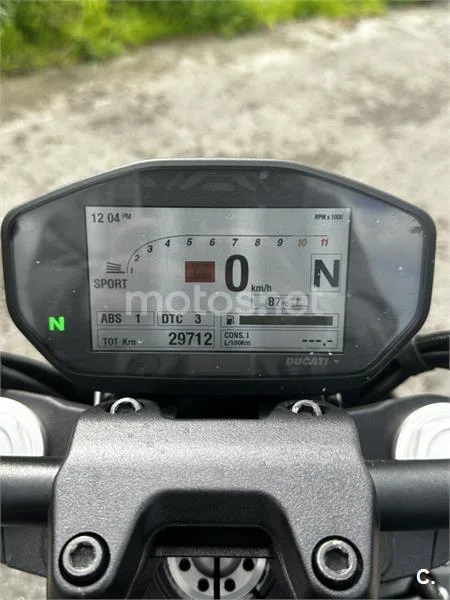 Ducati Monster 821 – Vista 4