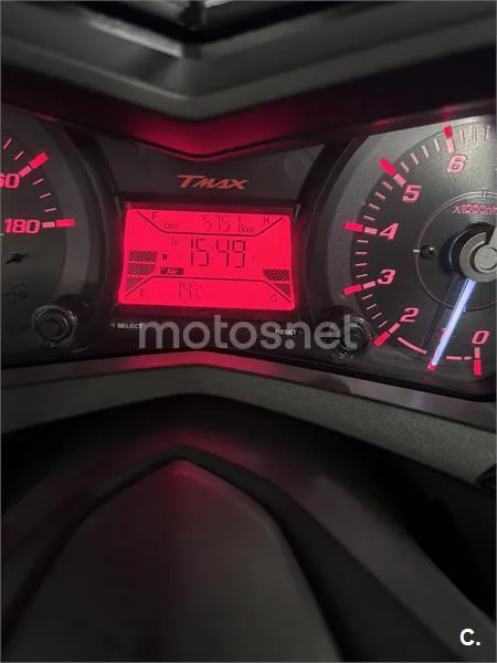 Yamaha TMAX 530 – Vista 9