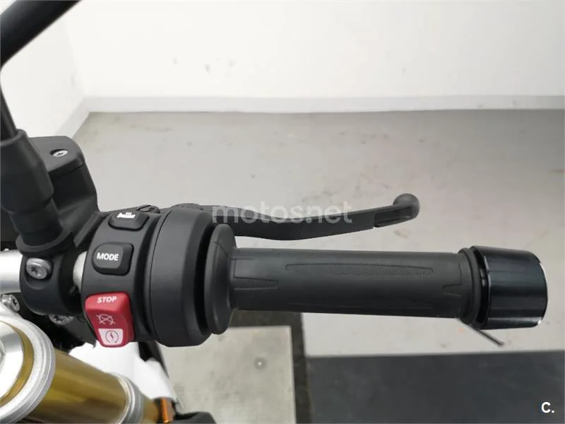 BMW F 900 R – Vista 8