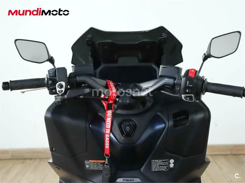 Yamaha TMAX – Vista 11