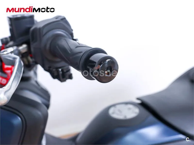 Yamaha TMAX – Vista 14