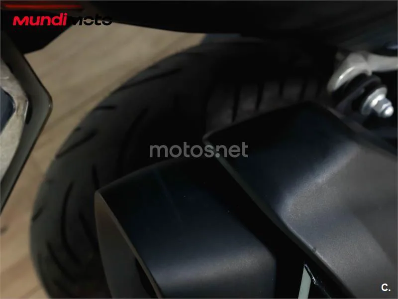 Yamaha TMAX – Vista 17