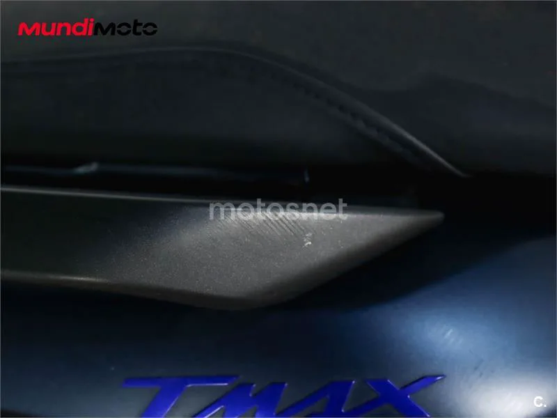 Yamaha TMAX – Vista 19