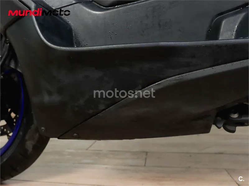 Yamaha TMAX – Vista 27