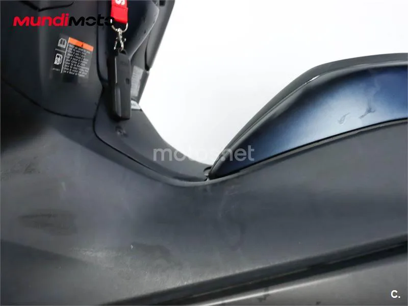 Yamaha TMAX – Vista 28
