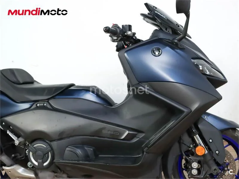 Yamaha TMAX – Vista 39
