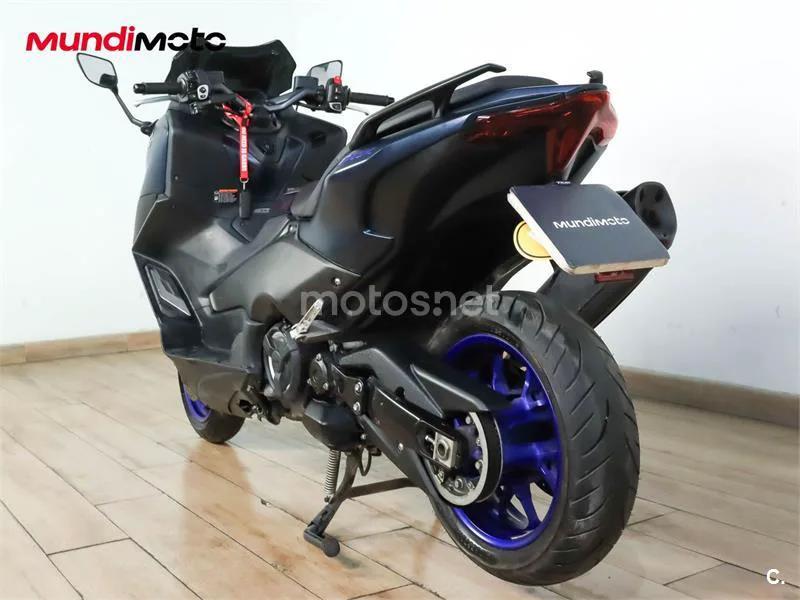Yamaha TMAX – Vista 8