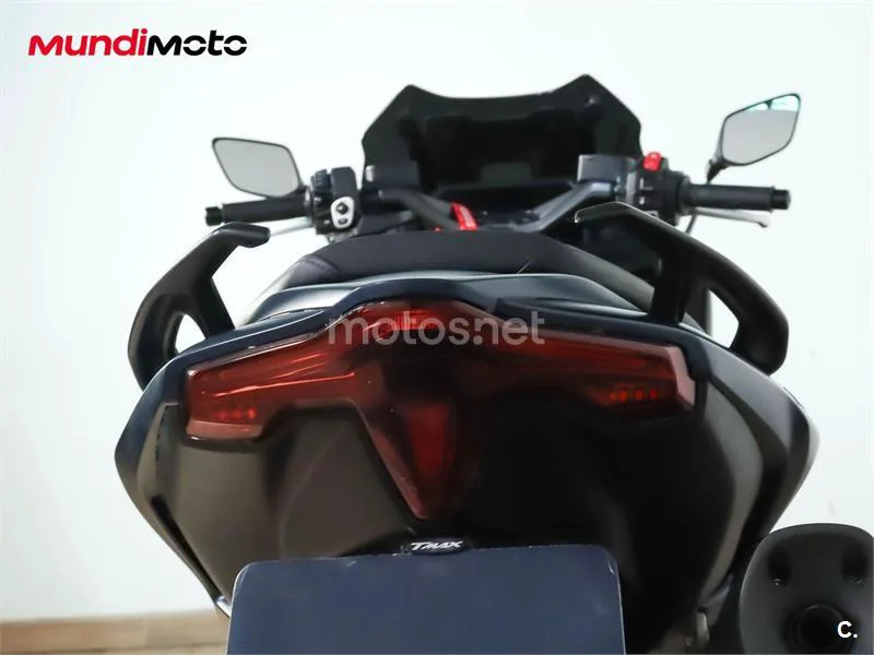 Yamaha TMAX – Vista 9