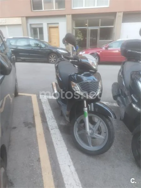 Honda NES 125 – Vista 3