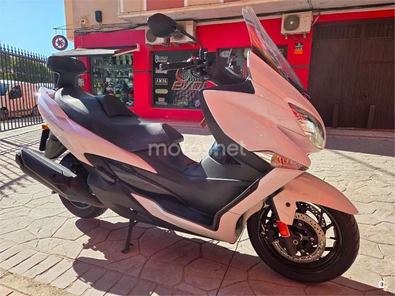 Suzuki Burgman 400 – Vista 4