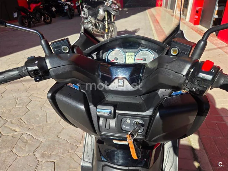 Suzuki Burgman 400 – Vista 8