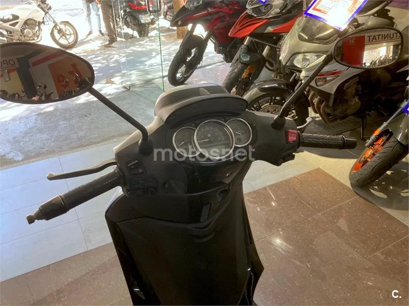 Piaggio Beverly 300 – Vista 13