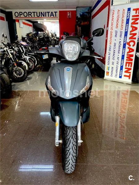 Piaggio Beverly 300 – Vista 6
