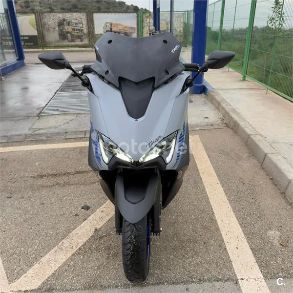 Yamaha TMAX – Vista 3