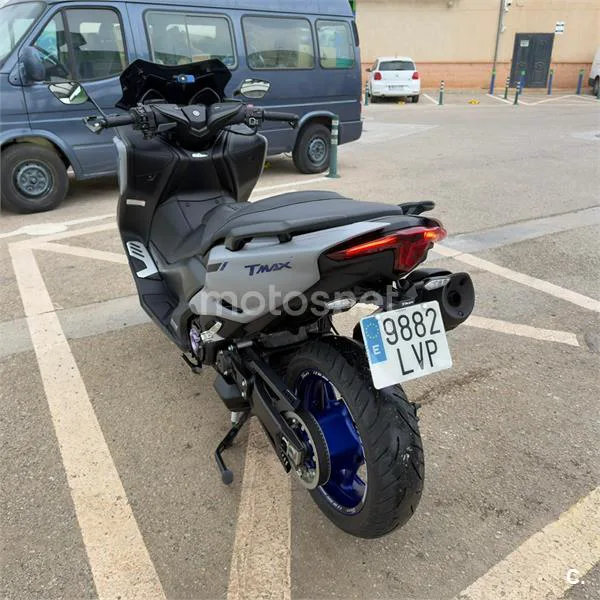 Yamaha TMAX – Vista 4