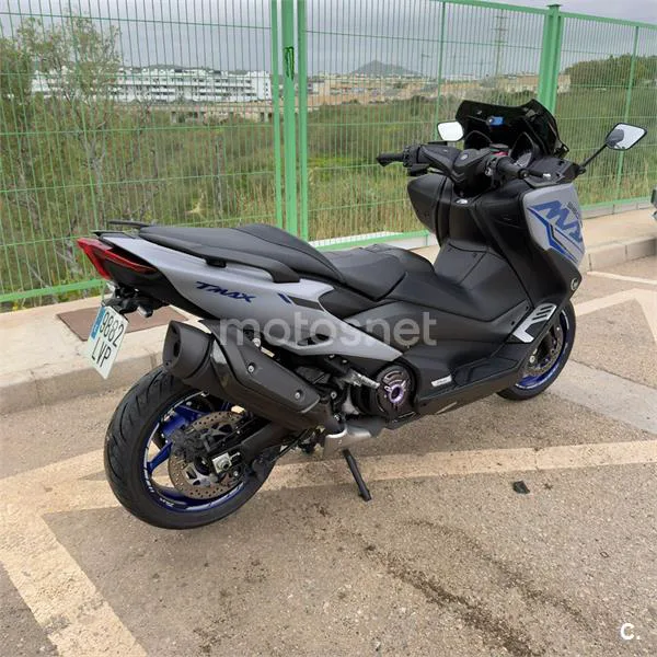 Yamaha TMAX – Vista 6