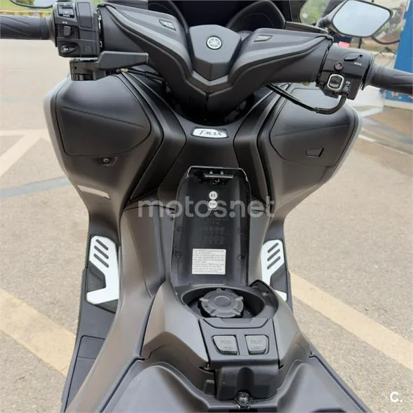 Yamaha TMAX – Vista 7