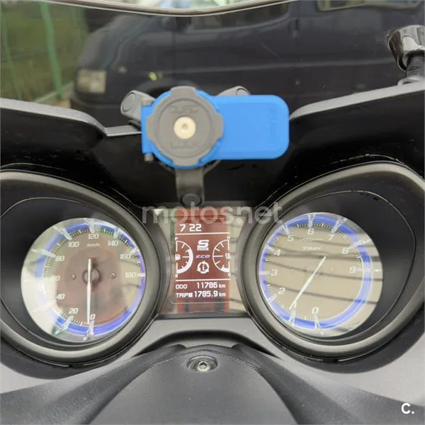 Yamaha TMAX – Vista 8