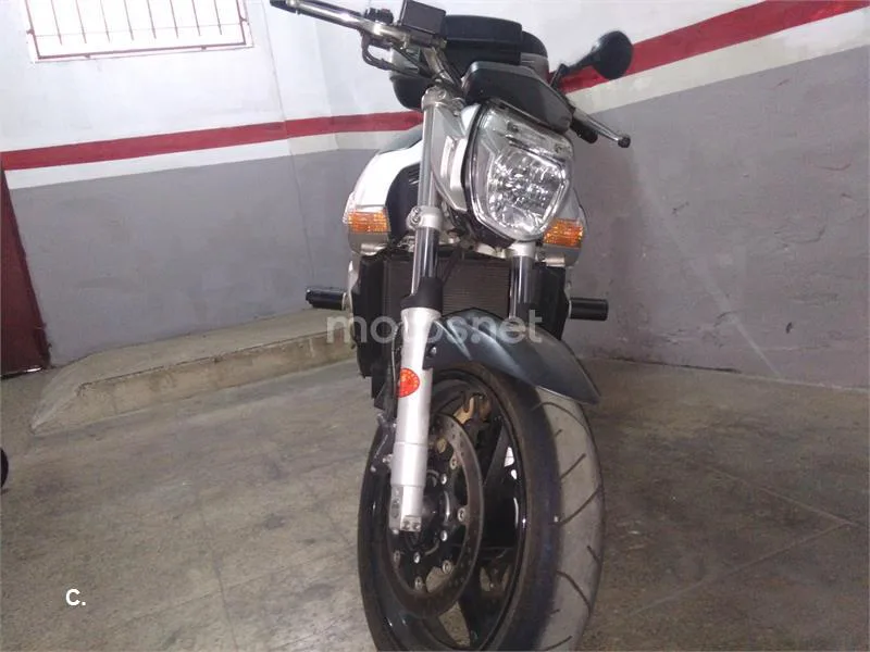 Suzuki GSR 600 – Vista 2