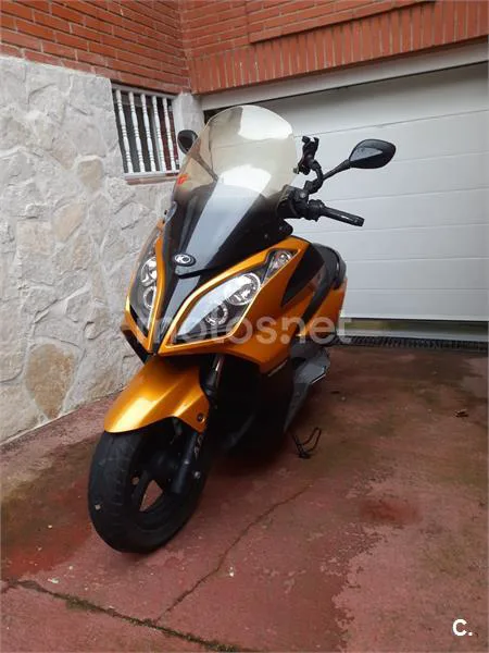 Kymco Super Dink 300i – Vista 4