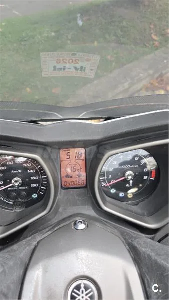 Yamaha XMAX 400 – Vista 3