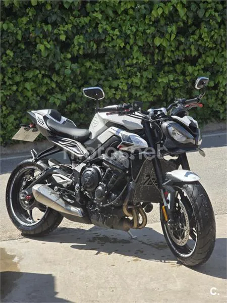 Triumph Street Triple 765 – Vista 2