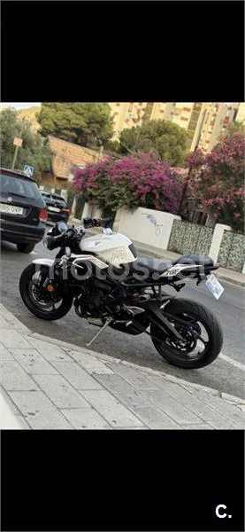 Triumph Street Triple 765 – Vista 8