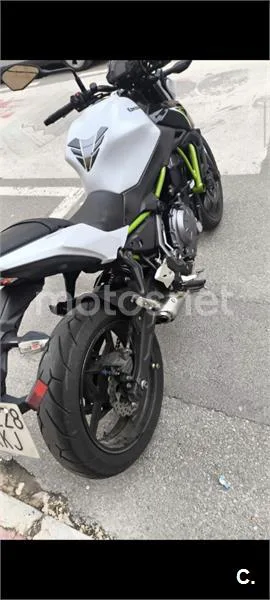 Kawasaki Z650 – Vista 2