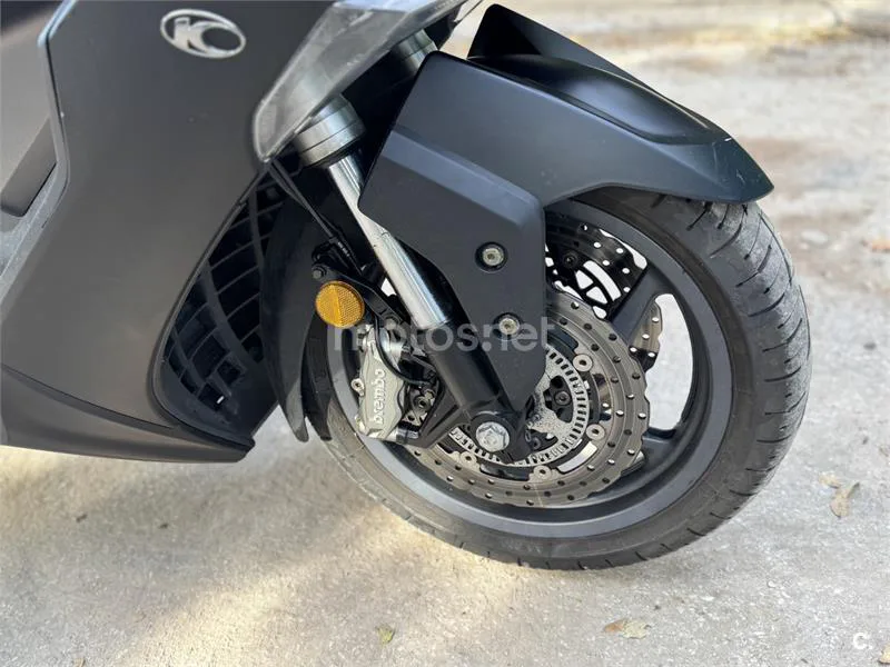 Kymco AK 550 – Vista 3