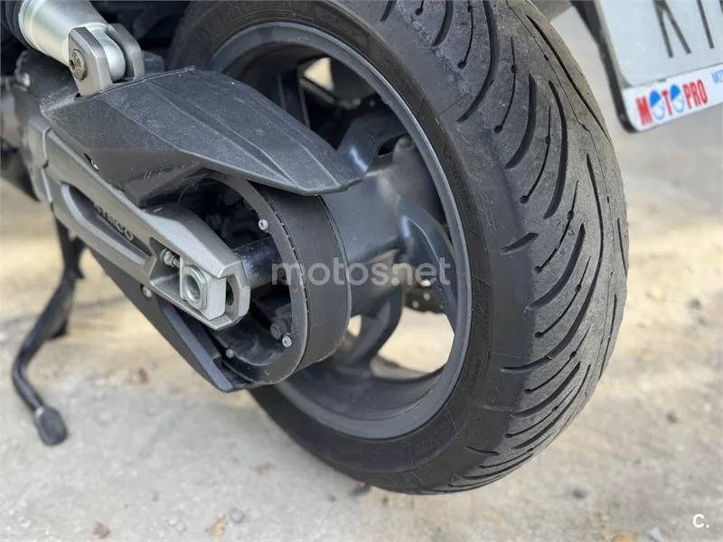 Kymco AK 550 – Vista 4