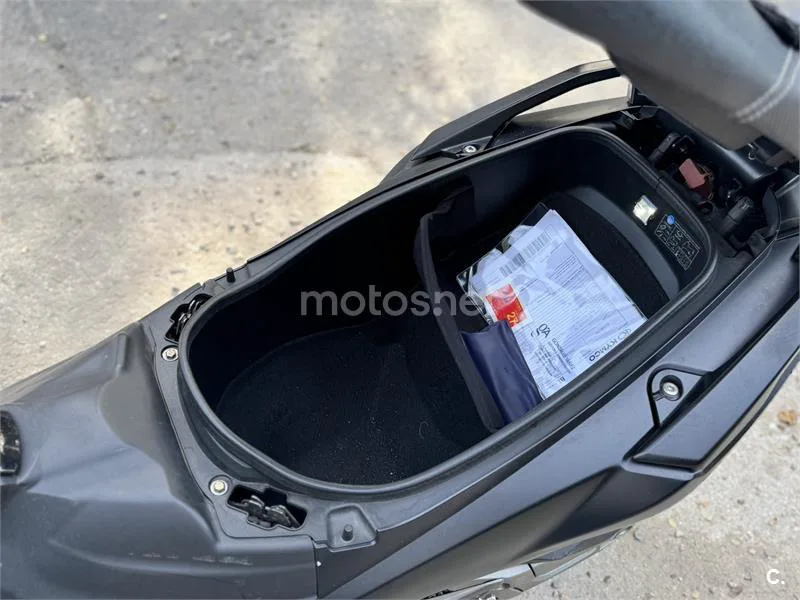 Kymco AK 550 – Vista 5