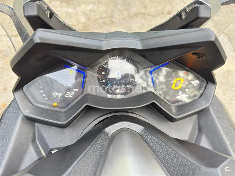 Kymco AK 550 – Vista 6