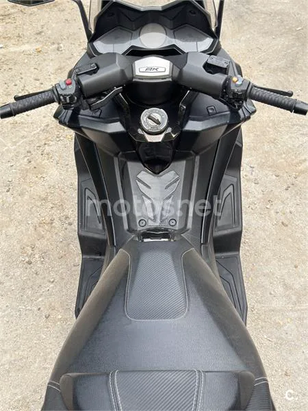 Kymco AK 550 – Vista 9