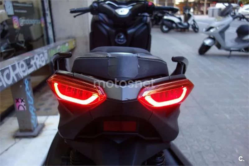 Yamaha XMAX 300 – Vista 11