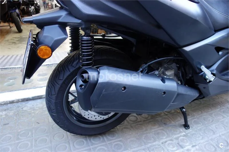 Yamaha XMAX 300 – Vista 4