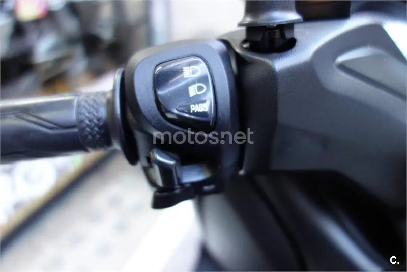 Yamaha XMAX 300 – Vista 6